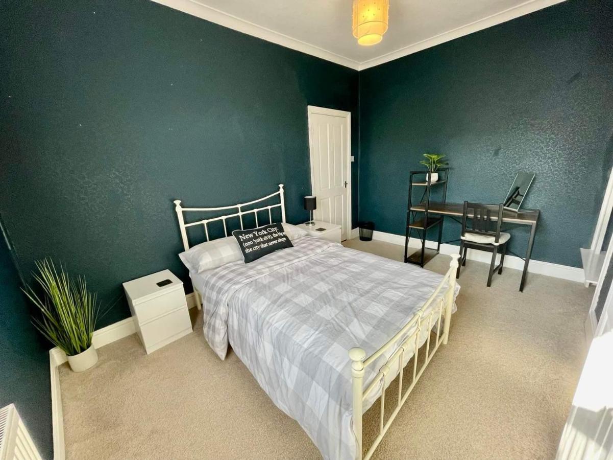 Spacious 3 Bedroom Retreat For Professionals 킹스턴어폰헐 외부 사진