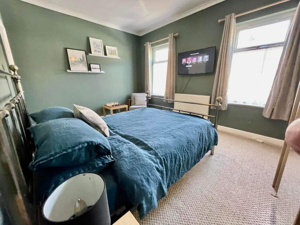 Spacious 3 Bedroom Retreat For Professionals 킹스턴어폰헐 외부 사진