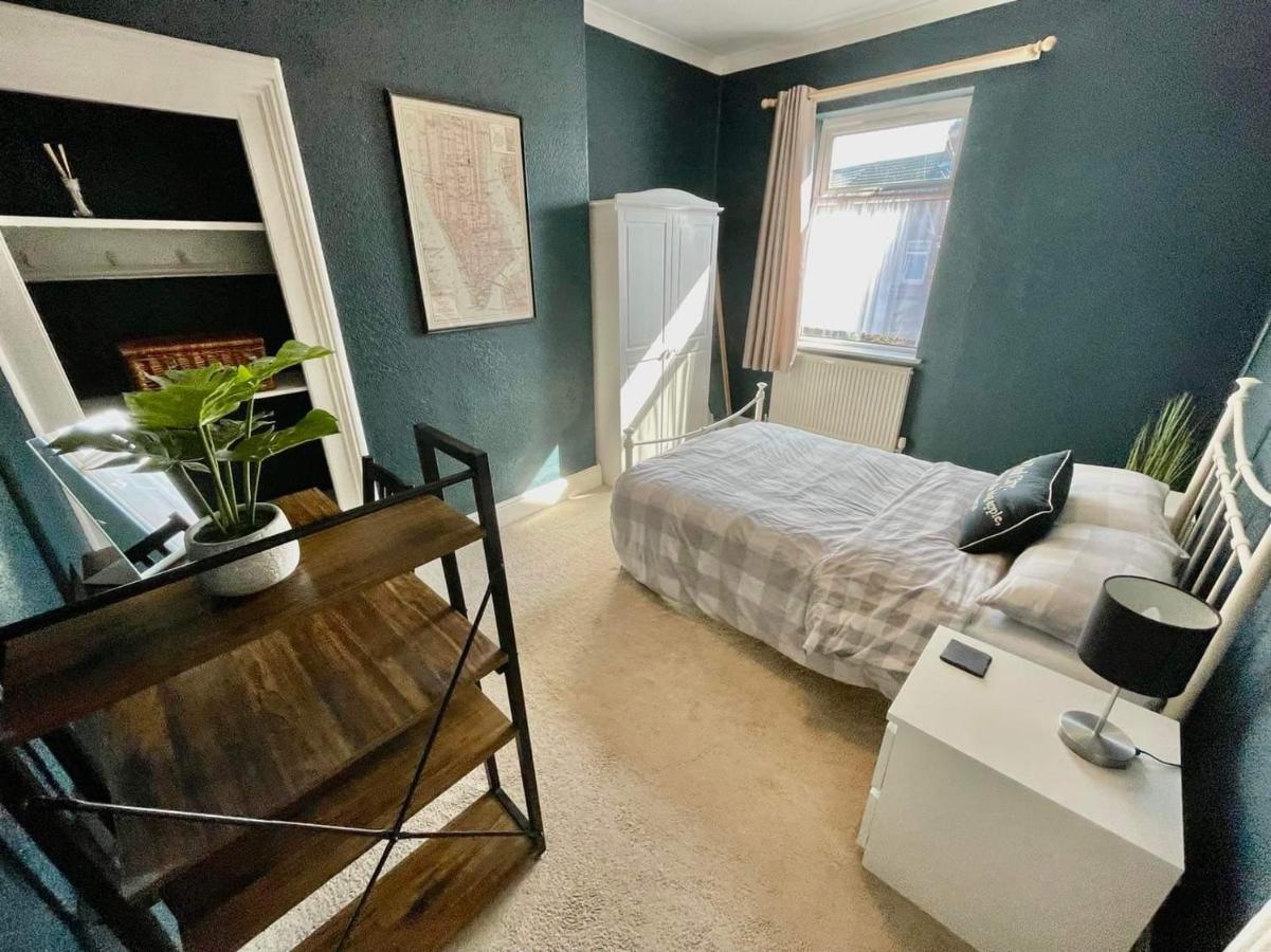Spacious 3 Bedroom Retreat For Professionals 킹스턴어폰헐 외부 사진