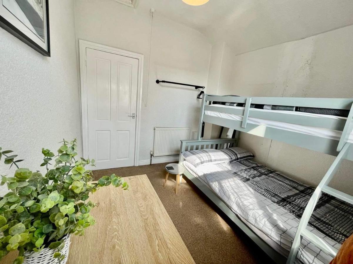 Spacious 3 Bedroom Retreat For Professionals 킹스턴어폰헐 외부 사진